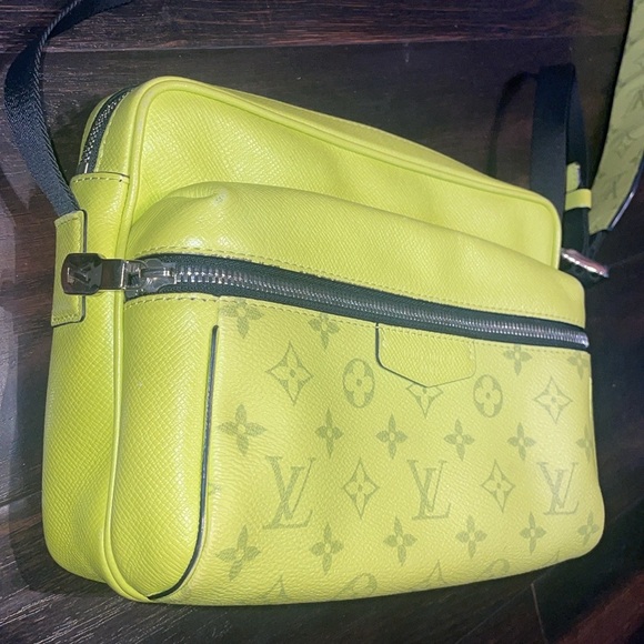 RESERVED FOR BUYER GIVEAWAY LOUIS VUITTON EUC Taigarama Neon Yellow MSNGR Bag - Picture 5 of 17